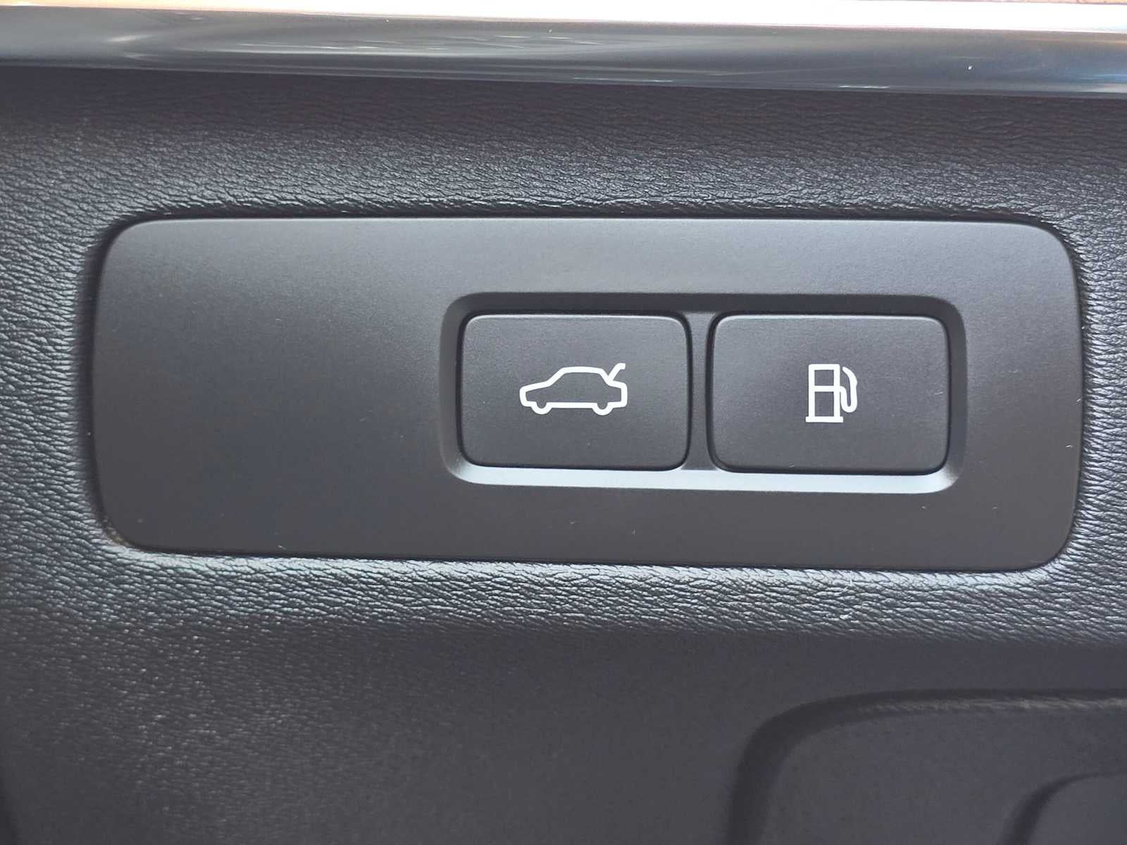 2024 Volvo XC90 Recharge Plug-In Hybrid Plus Bright Theme