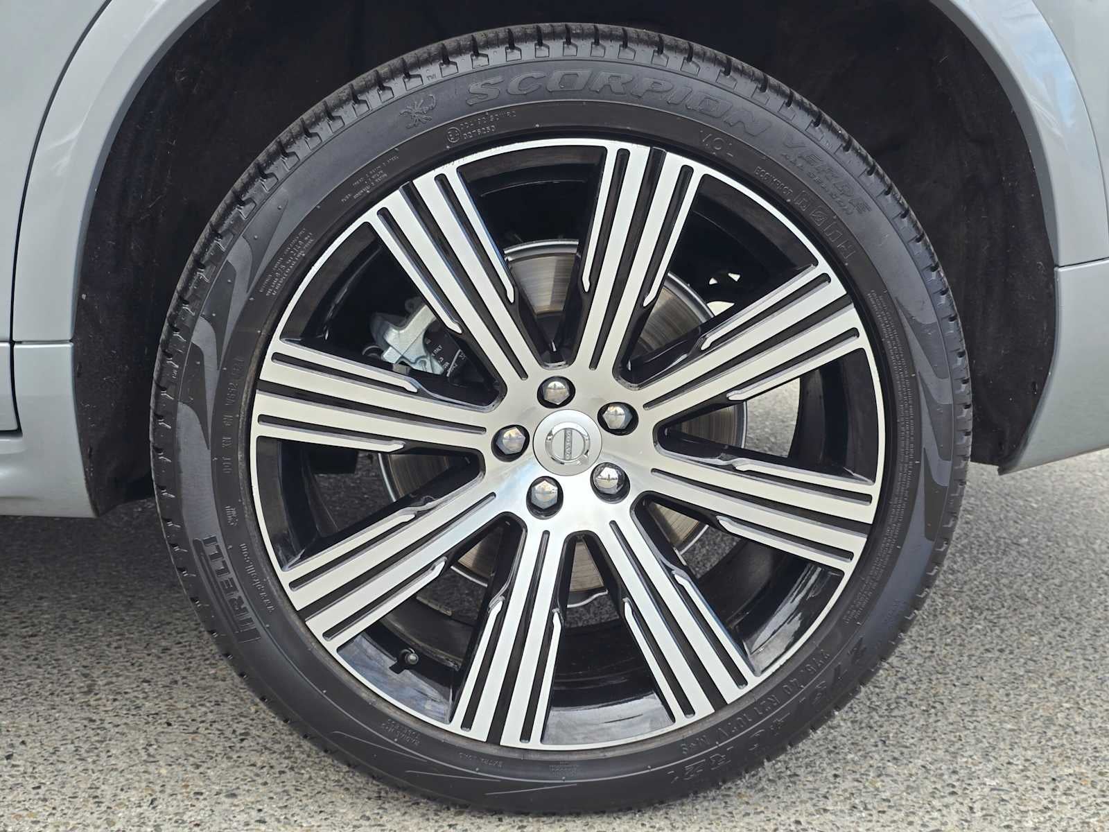 2024 Volvo XC90 Recharge Plug-In Hybrid Plus Bright Theme