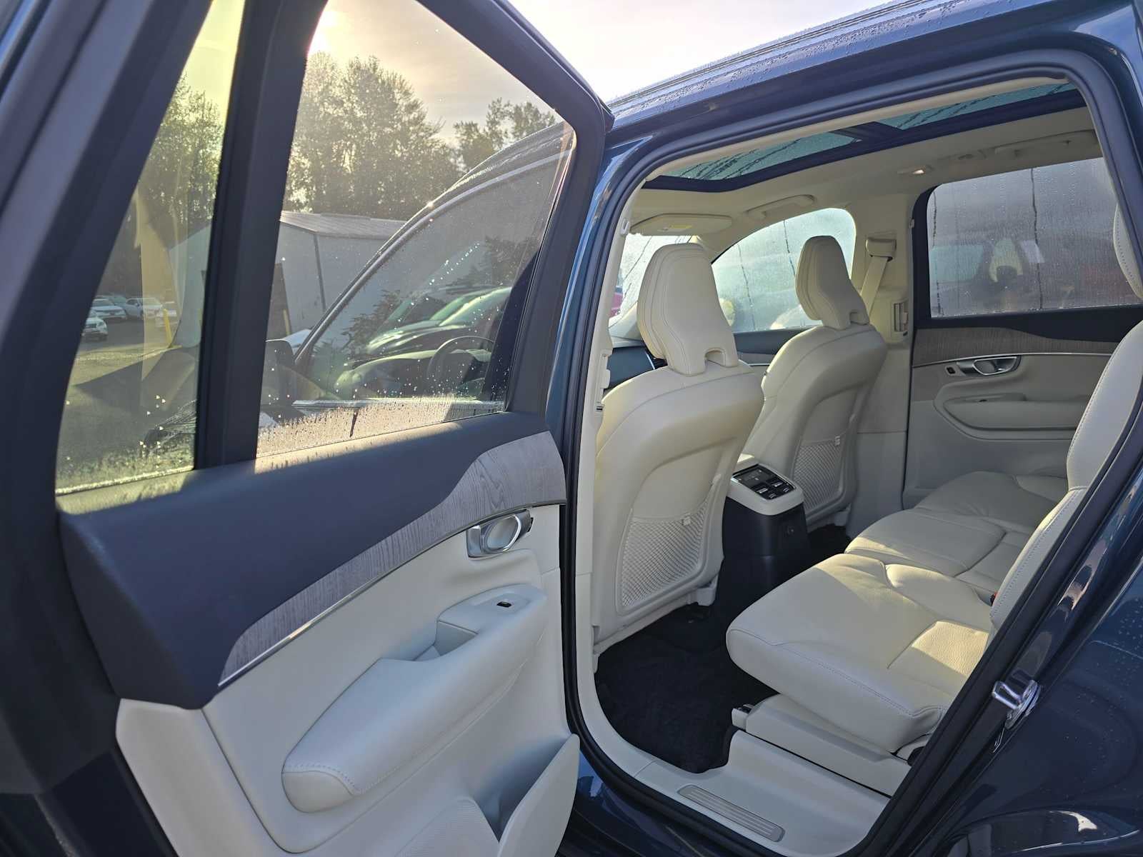 2024 Volvo XC90 Recharge Plug-In Hybrid Plus Bright Theme
