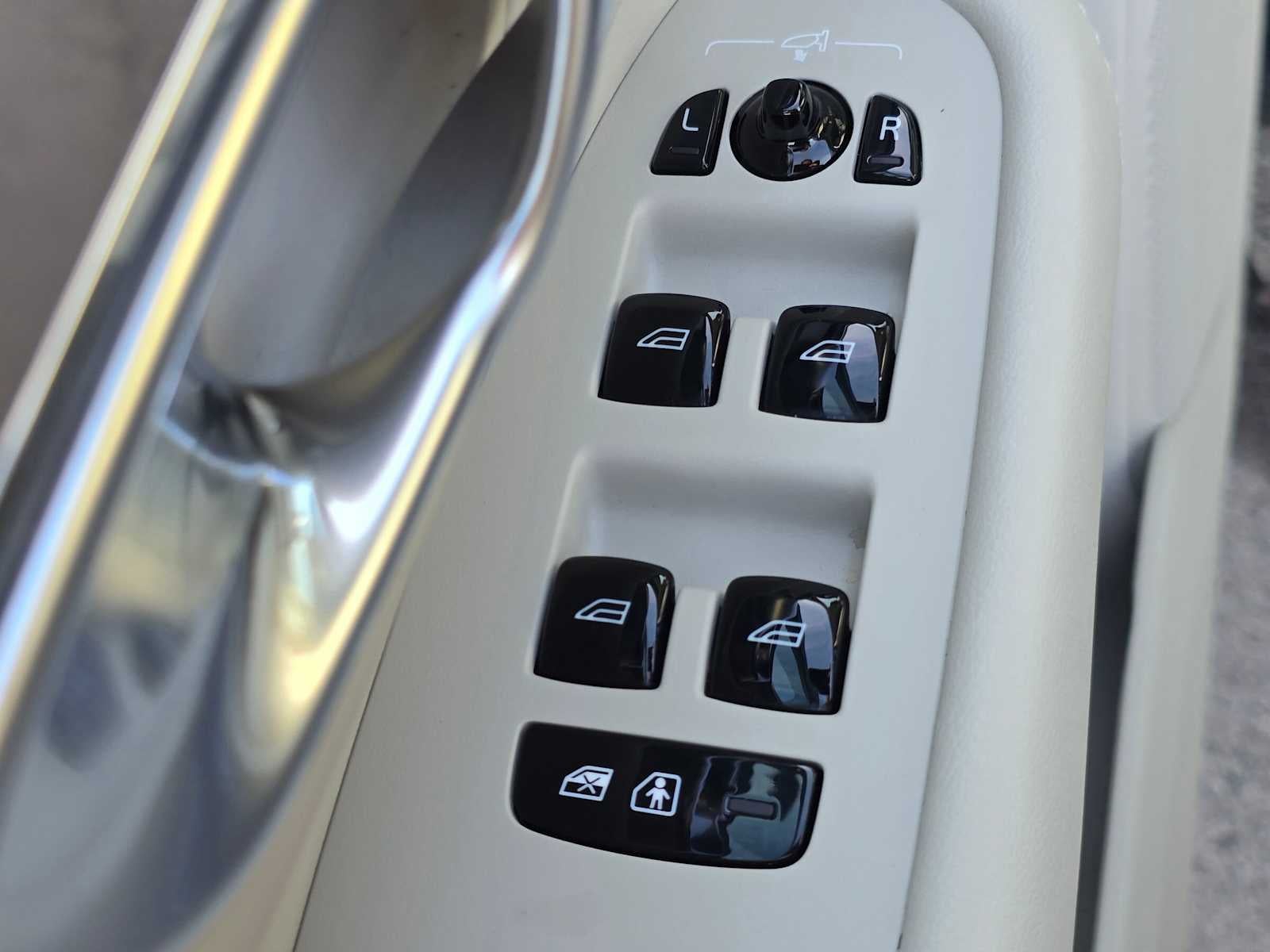 2024 Volvo XC90 Recharge Plug-In Hybrid Plus Bright Theme
