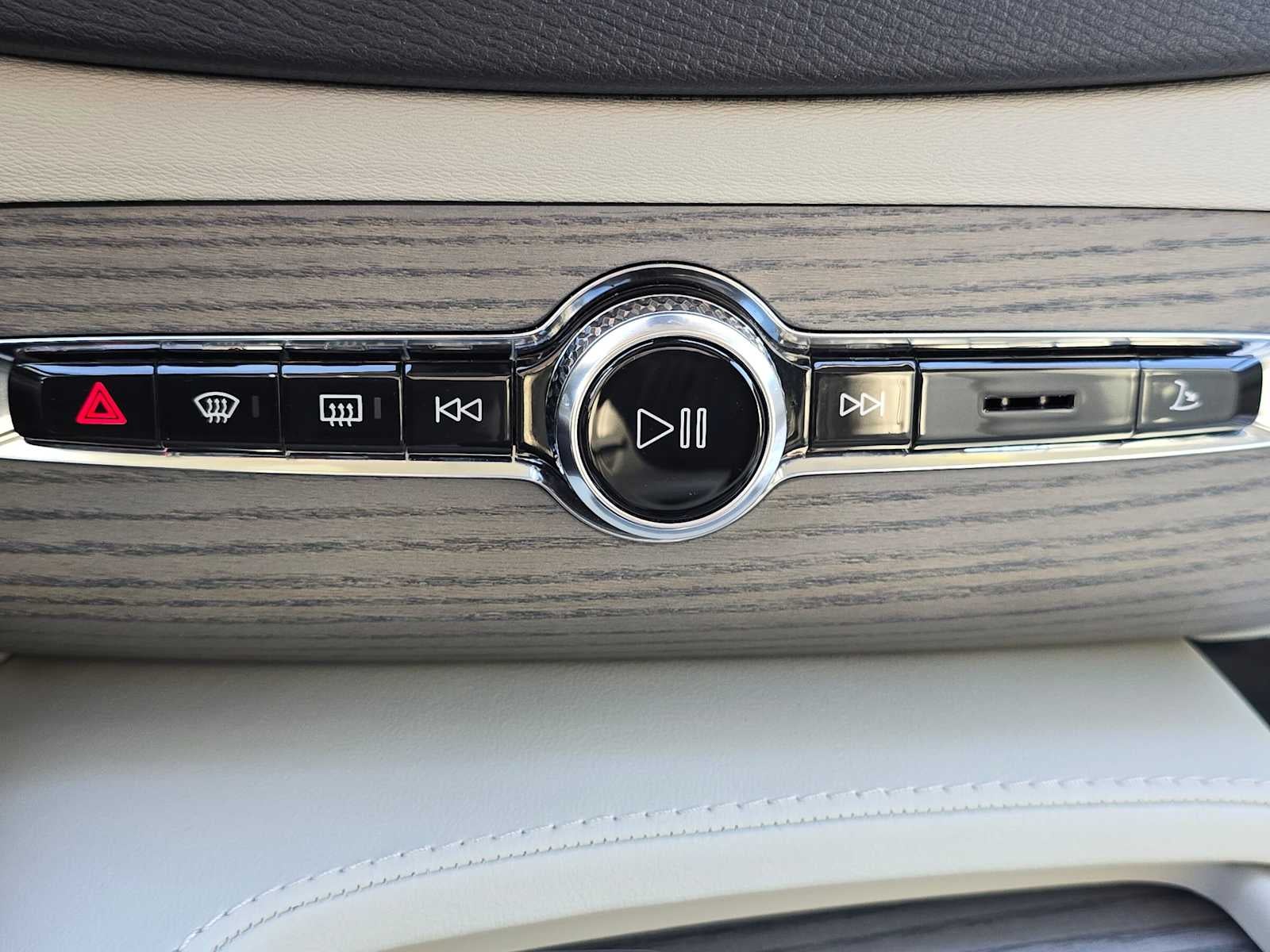 2024 Volvo XC90 Recharge Plug-In Hybrid Plus Bright Theme