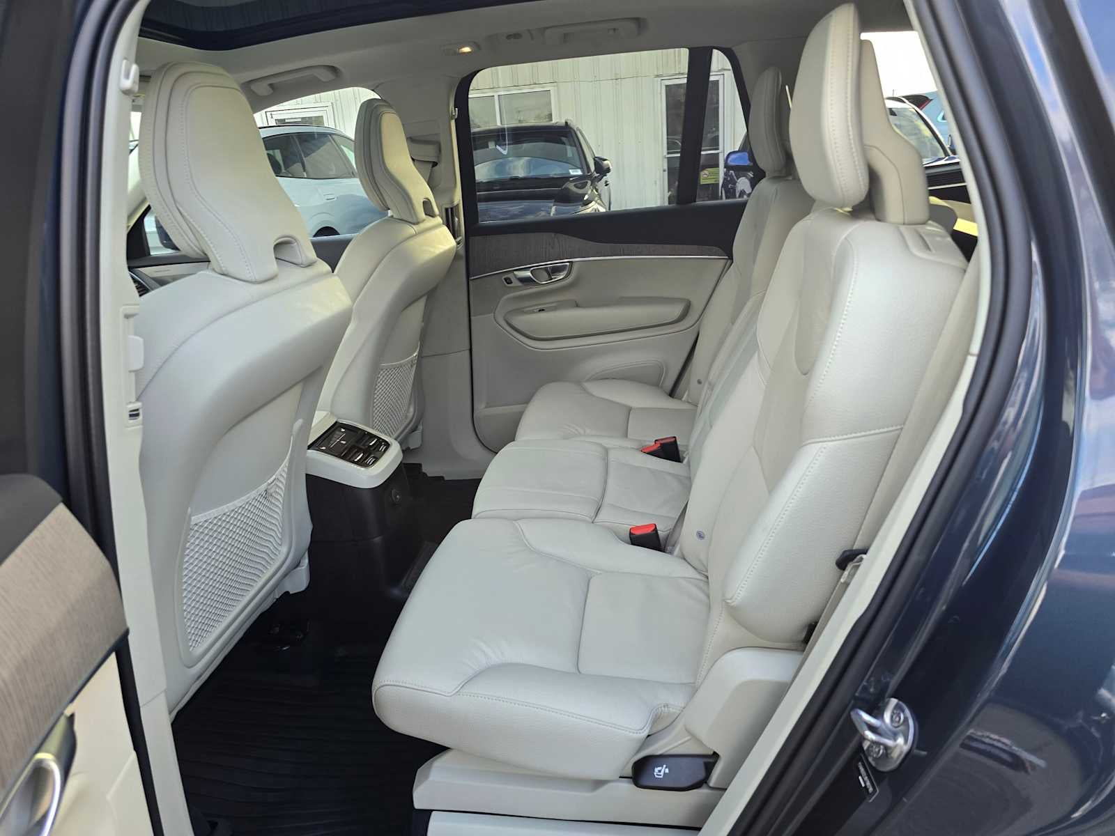 2024 Volvo XC90 Recharge Plug-In Hybrid Plus Bright Theme