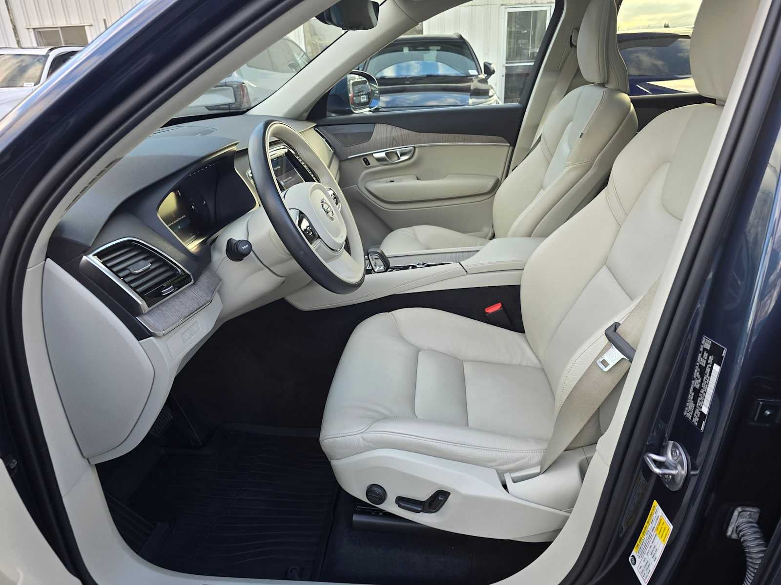 2024 Volvo XC90 Recharge Plug-In Hybrid Plus Bright Theme