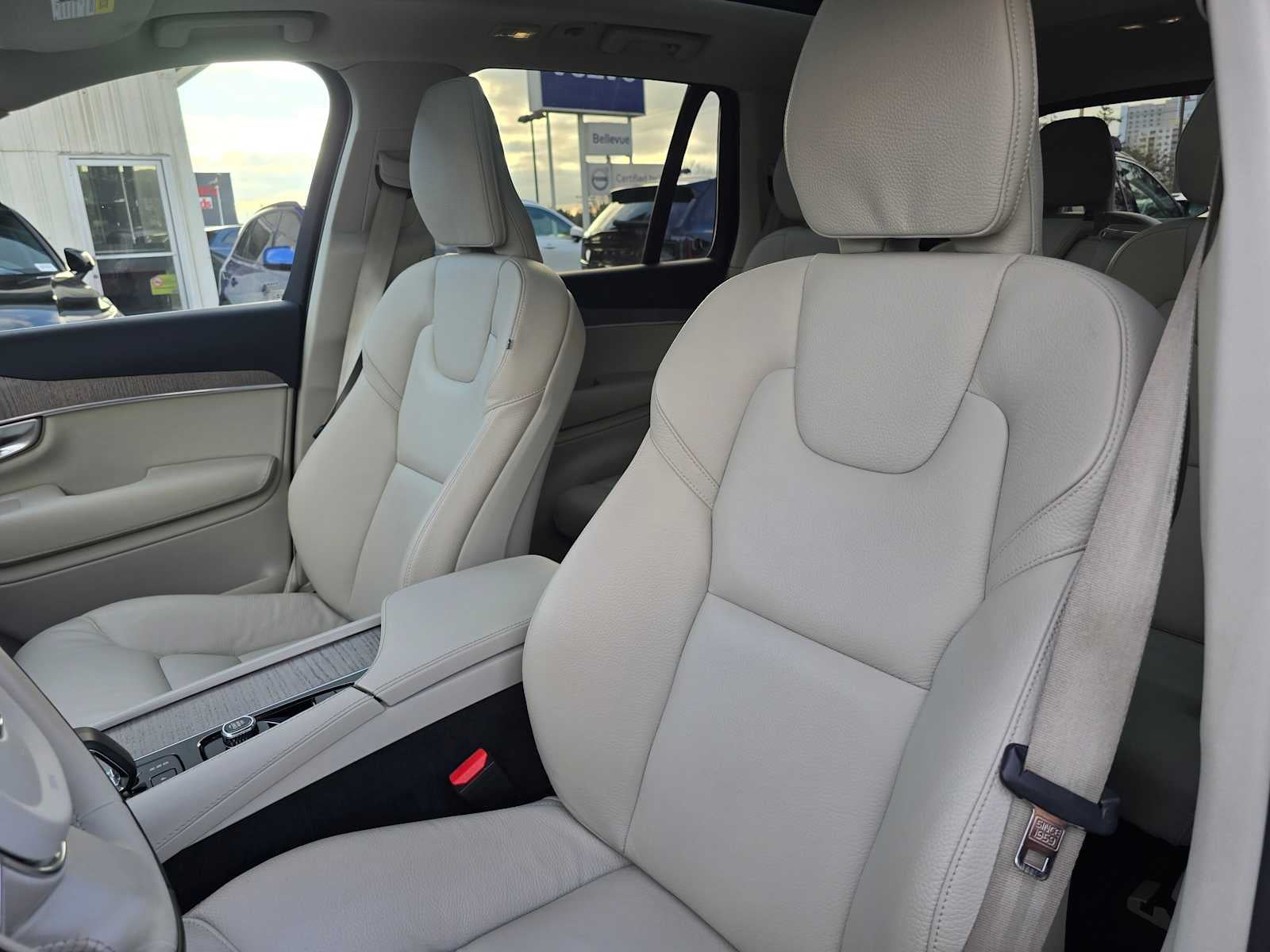 2024 Volvo XC90 Recharge Plug-In Hybrid Plus Bright Theme