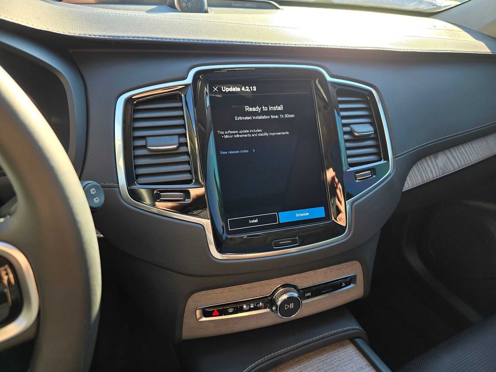 2024 Volvo XC90 Recharge Plug-In Hybrid Ultimate Bright Theme