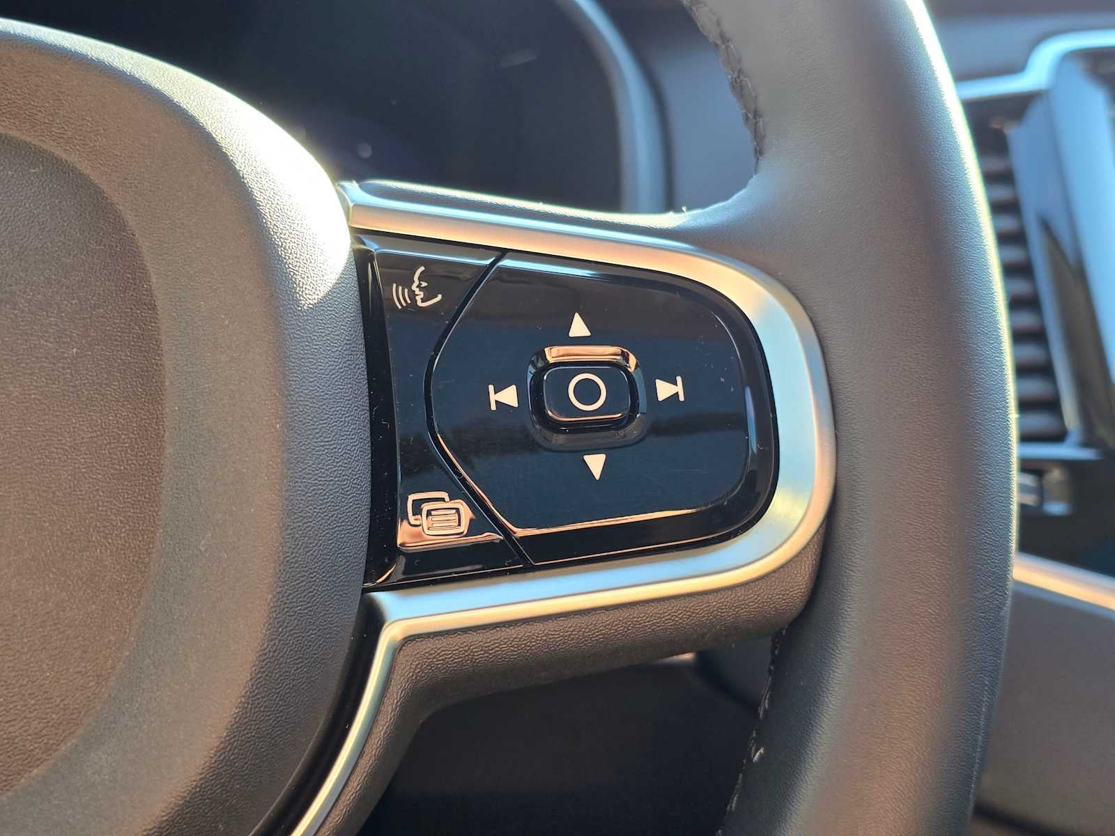 2024 Volvo XC90 Recharge Plug-In Hybrid Ultimate Bright Theme