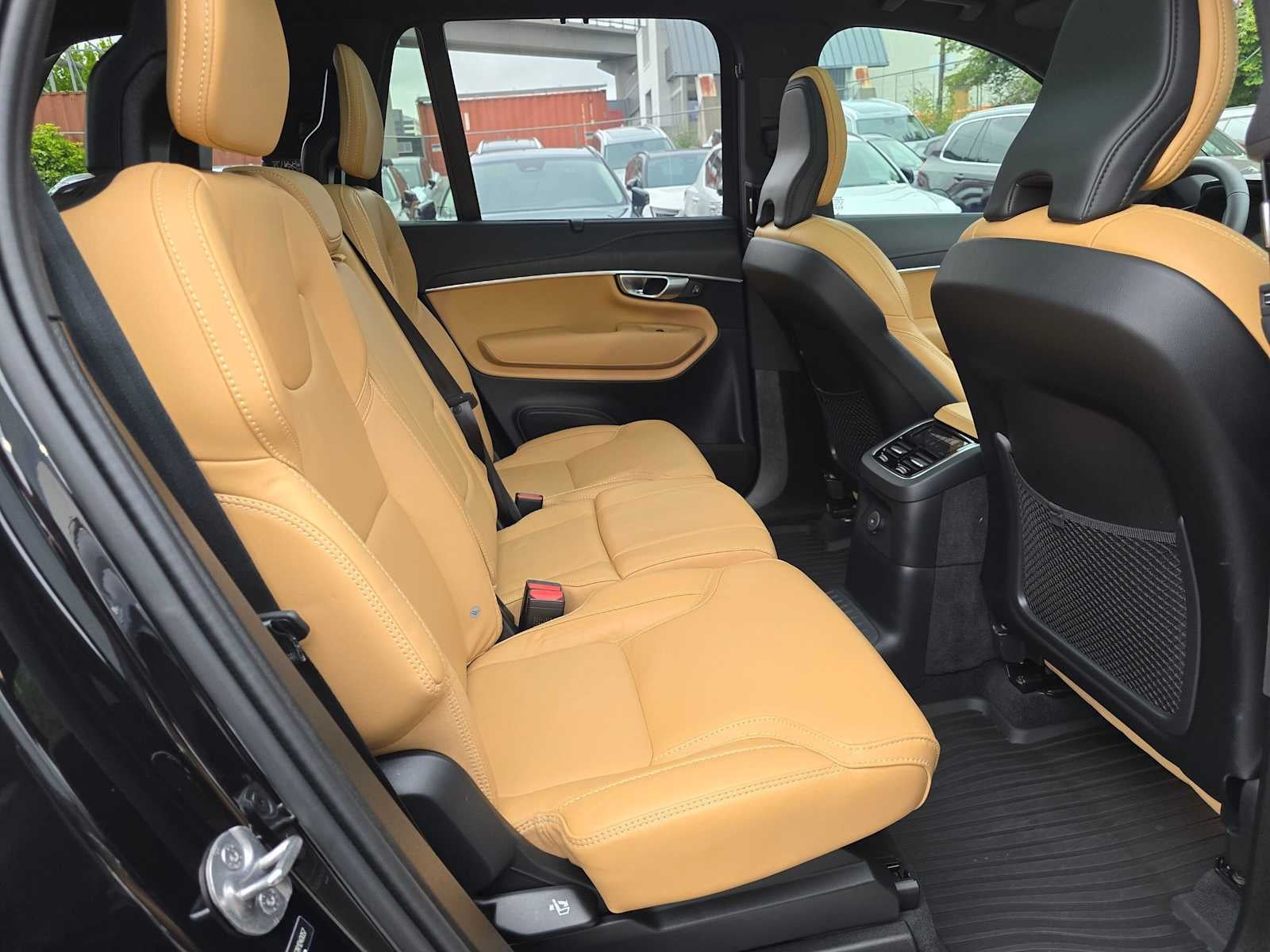 2024 Volvo XC90 Recharge Plug-In Hybrid Ultimate Bright Theme