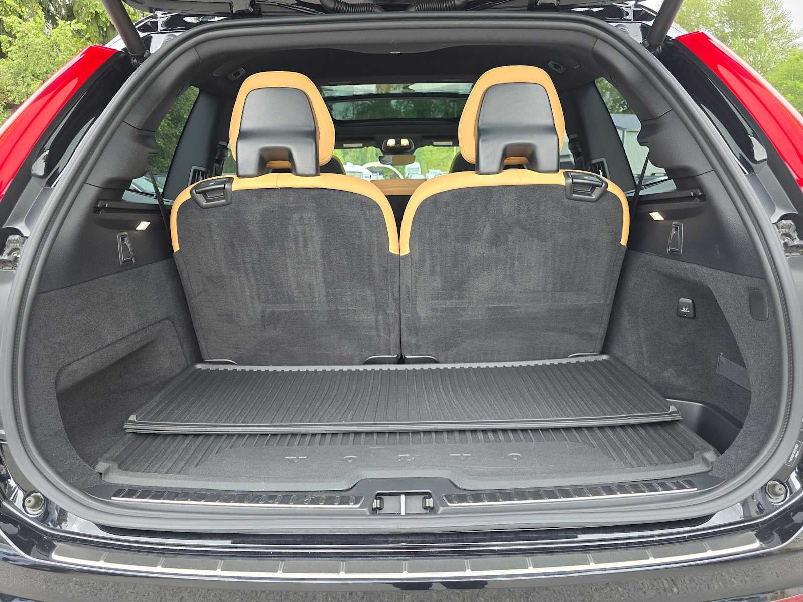 2024 Volvo XC90 Recharge Plug-In Hybrid Ultimate Bright Theme