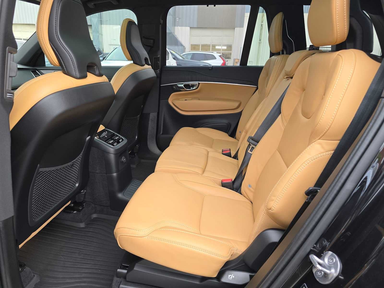2024 Volvo XC90 Recharge Plug-In Hybrid Ultimate Bright Theme