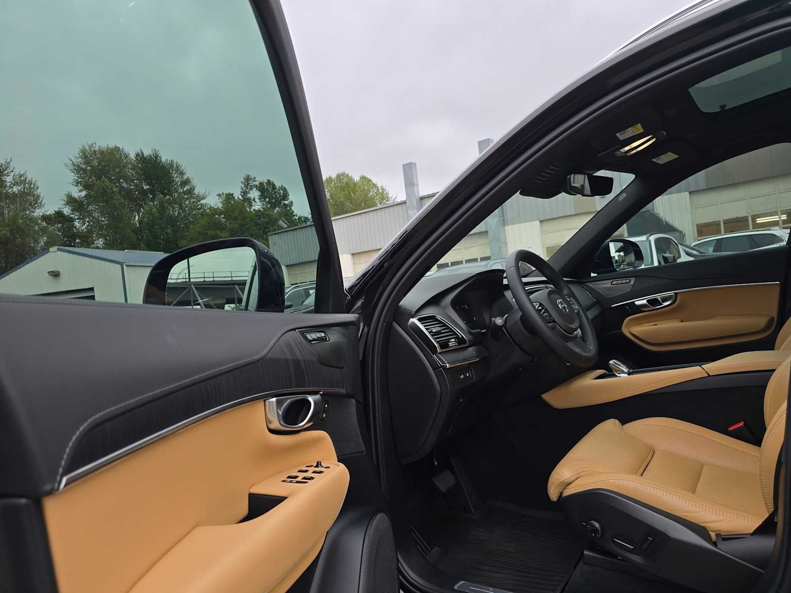 2024 Volvo XC90 Recharge Plug-In Hybrid Ultimate Bright Theme