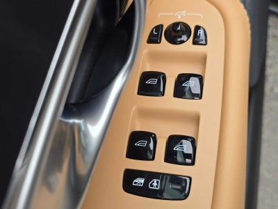 2024 Volvo XC90 Recharge Plug-In Hybrid Ultimate Bright Theme
