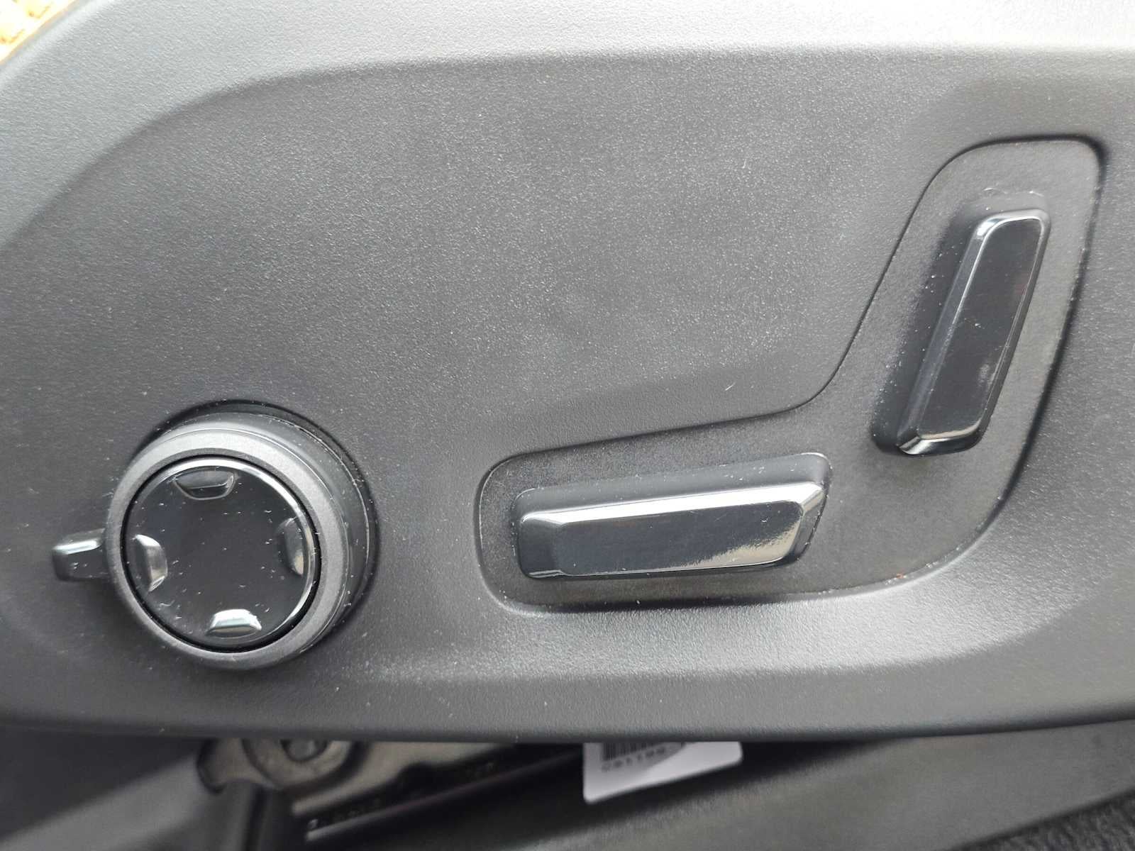 2024 Volvo XC90 Recharge Plug-In Hybrid Ultimate Bright Theme