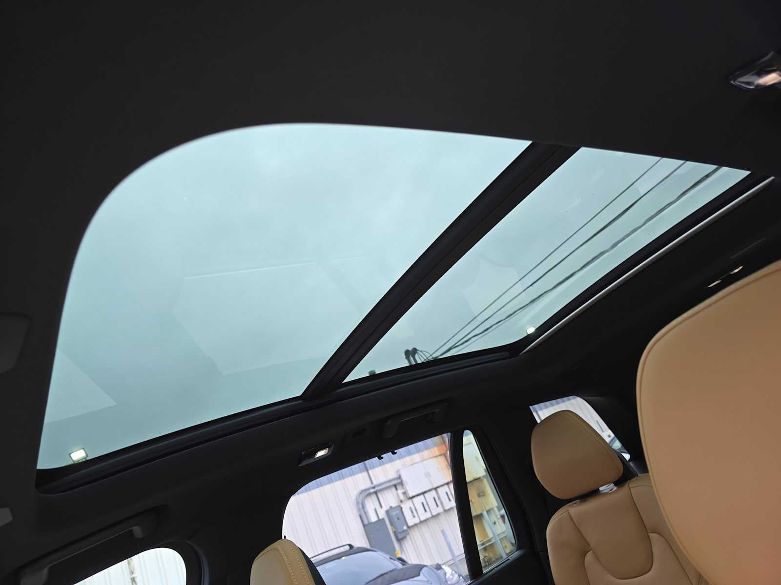 2024 Volvo XC90 Recharge Plug-In Hybrid Ultimate Bright Theme