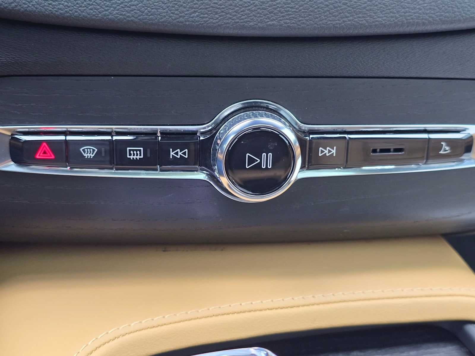 2024 Volvo XC90 Recharge Plug-In Hybrid Ultimate Bright Theme