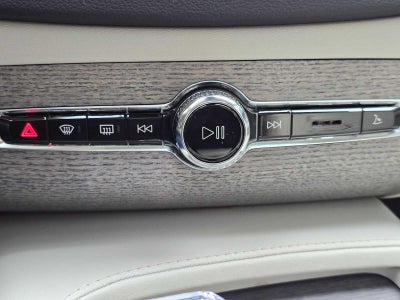 2024 Volvo XC90 Recharge Plug-In Hybrid Ultimate Bright Theme
