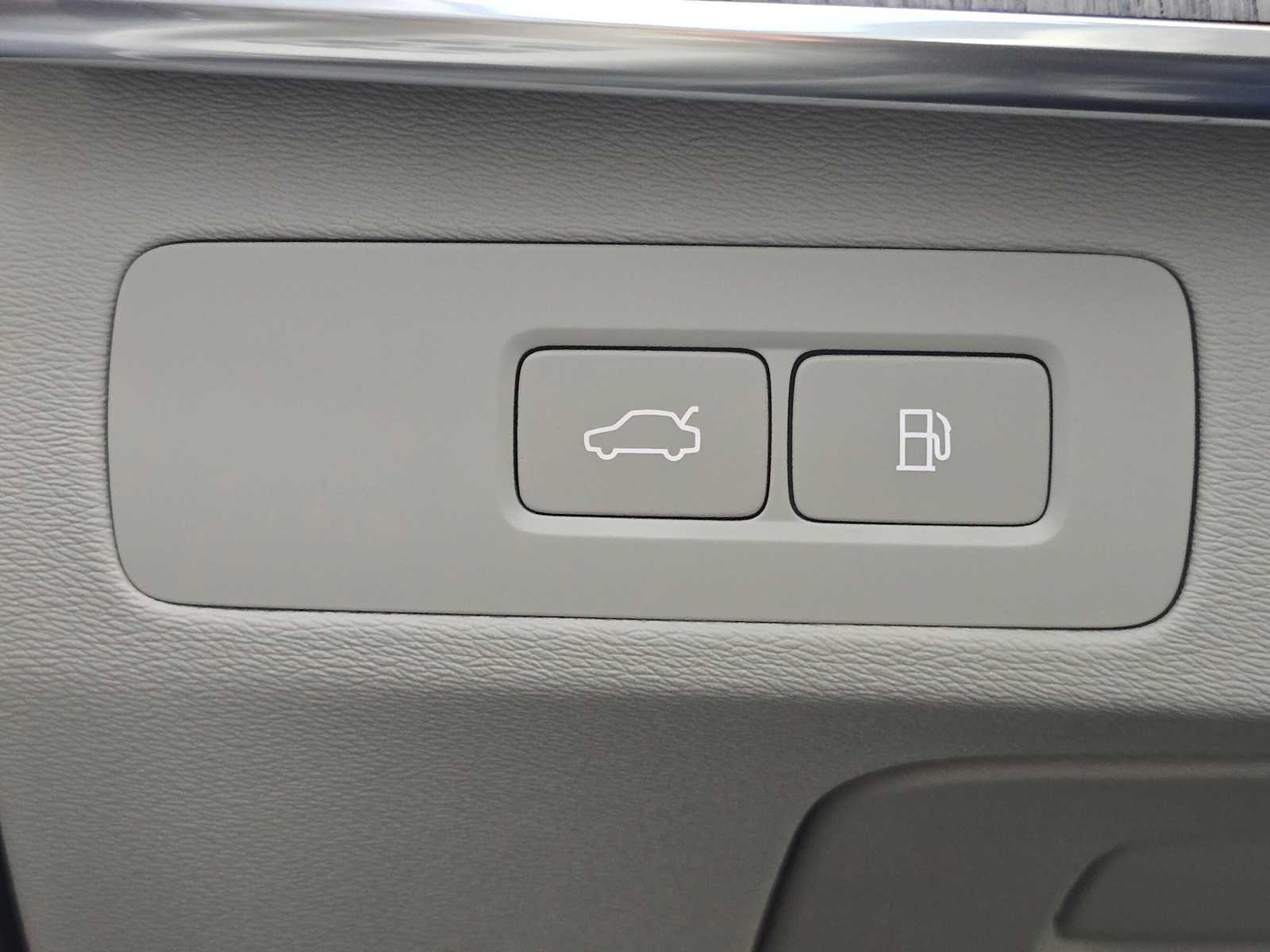 2024 Volvo XC90 Recharge Plug-In Hybrid Ultimate Bright Theme