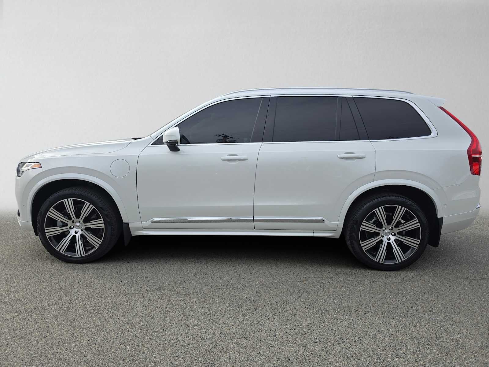 2024 Volvo XC90 Recharge Plug-In Hybrid Ultimate Bright Theme