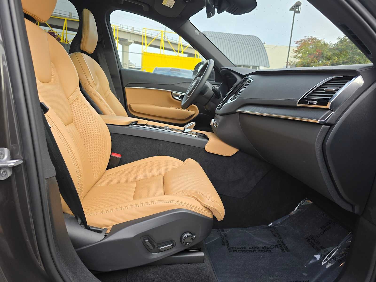 2024 Volvo XC90 Recharge Plug-In Hybrid Ultimate Bright Theme