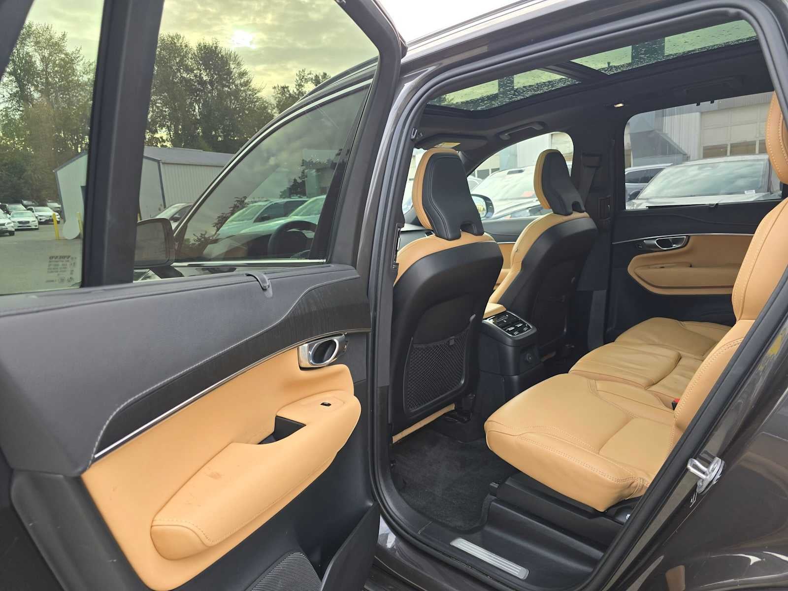 2024 Volvo XC90 Recharge Plug-In Hybrid Ultimate Bright Theme