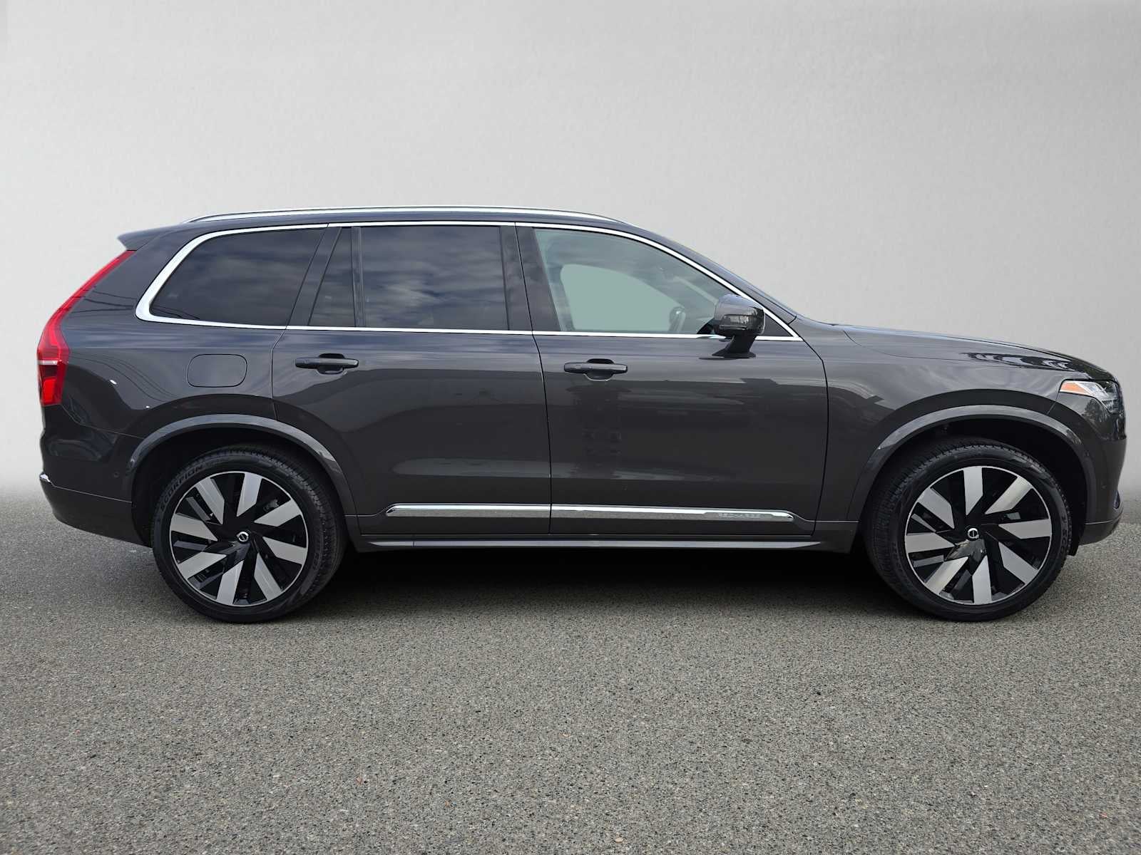 2024 Volvo XC90 Recharge Plug-In Hybrid Ultimate Bright Theme