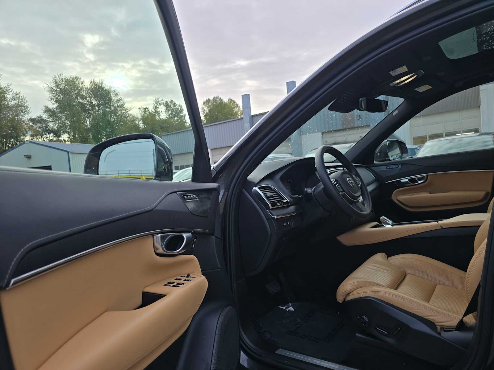 2024 Volvo XC90 Recharge Plug-In Hybrid Ultimate Bright Theme