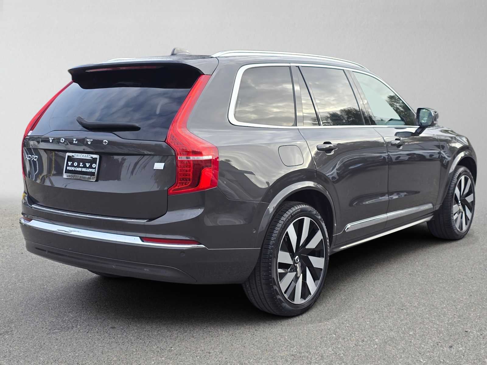 2024 Volvo XC90 Recharge Plug-In Hybrid Ultimate Bright Theme