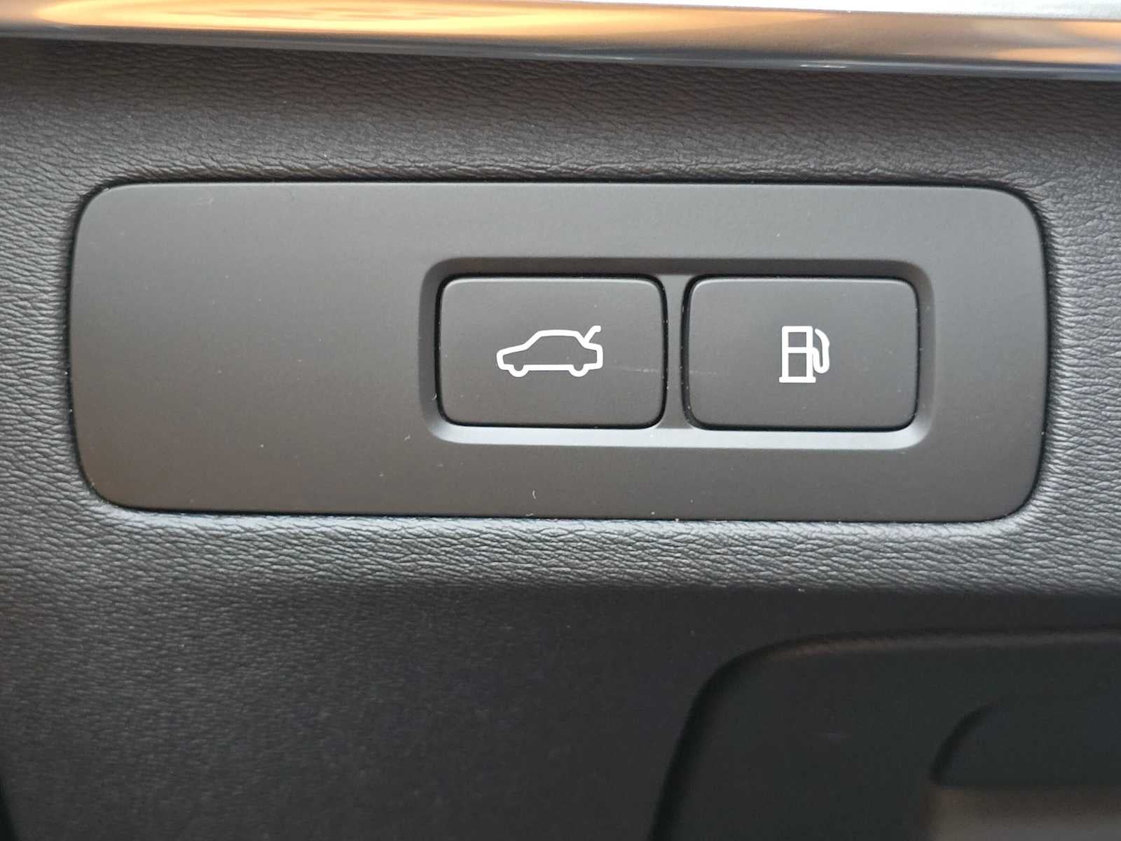 2024 Volvo XC90 Recharge Plug-In Hybrid Ultimate Bright Theme