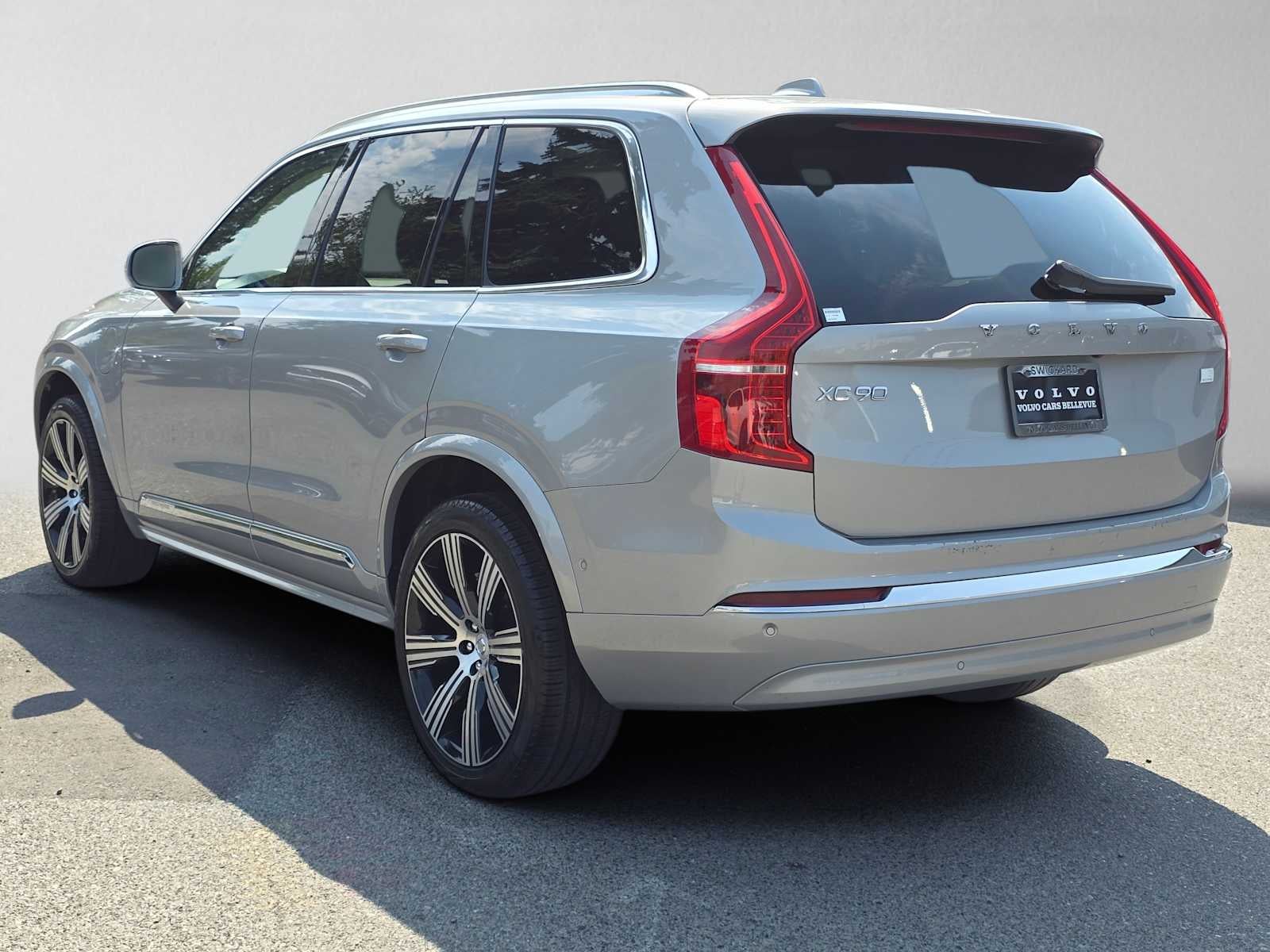 2023 Volvo XC90 Recharge Plug-In Hybrid Plus Bright Theme
