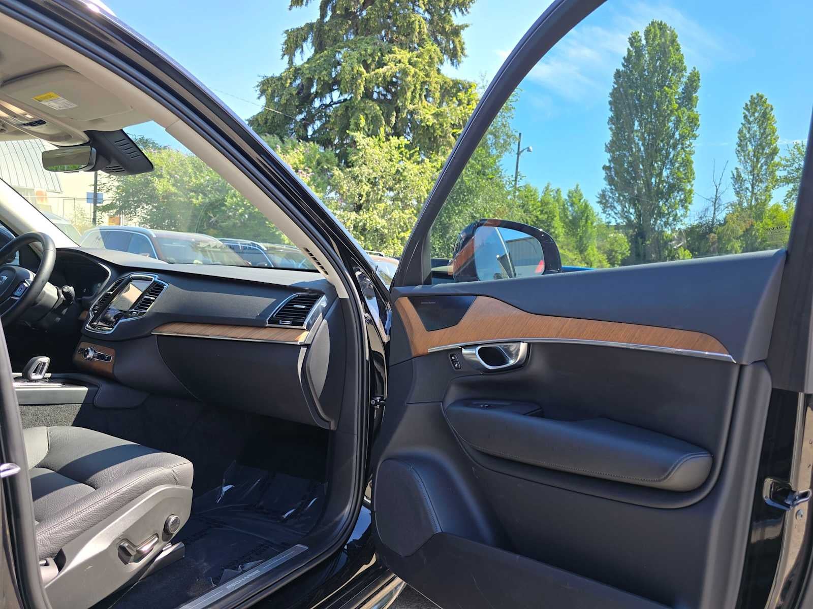 2023 Volvo XC90 Recharge Plug-In Hybrid Plus Bright Theme