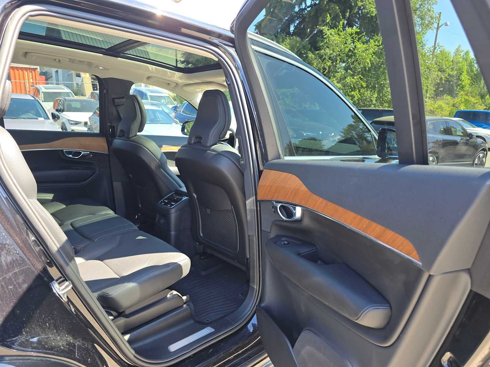 2023 Volvo XC90 Recharge Plug-In Hybrid Plus Bright Theme