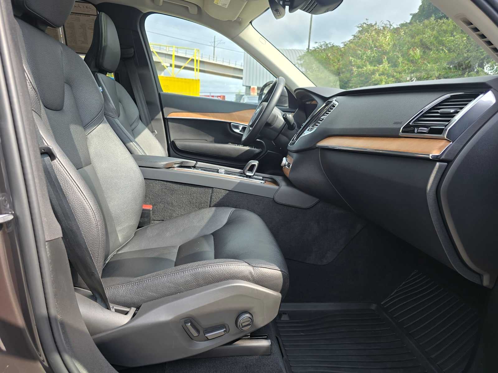 2023 Volvo XC90 Recharge Plug-In Hybrid Plus Bright Theme
