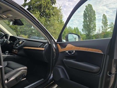 2023 Volvo XC90 Recharge Plug-In Hybrid Plus Bright Theme