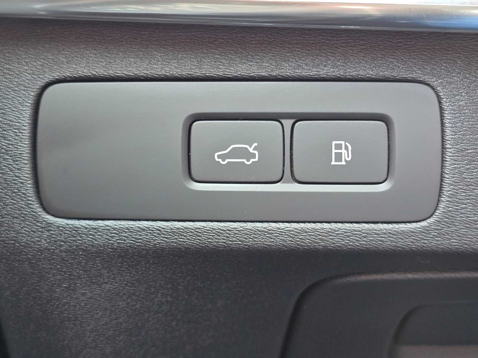 2023 Volvo XC90 Recharge Plug-In Hybrid Plus Bright Theme