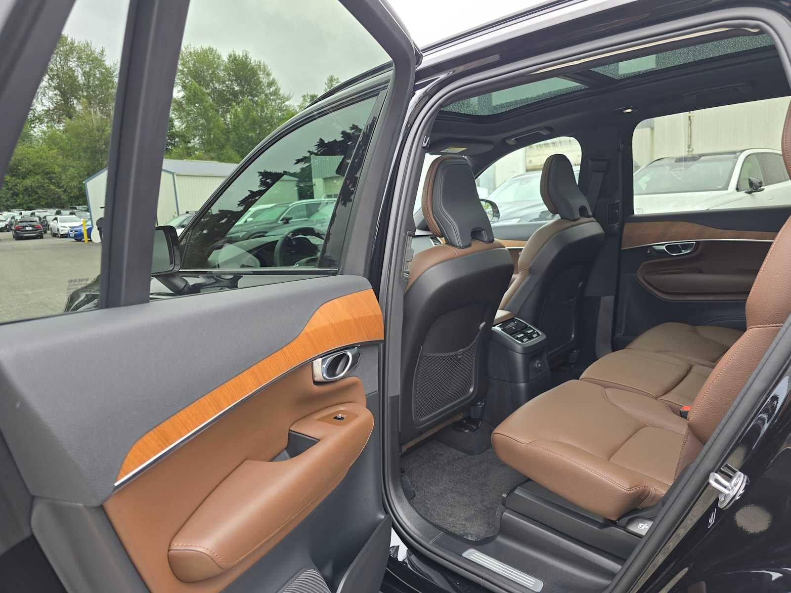 2023 Volvo XC90 Recharge Plug-In Hybrid Plus Dark Theme