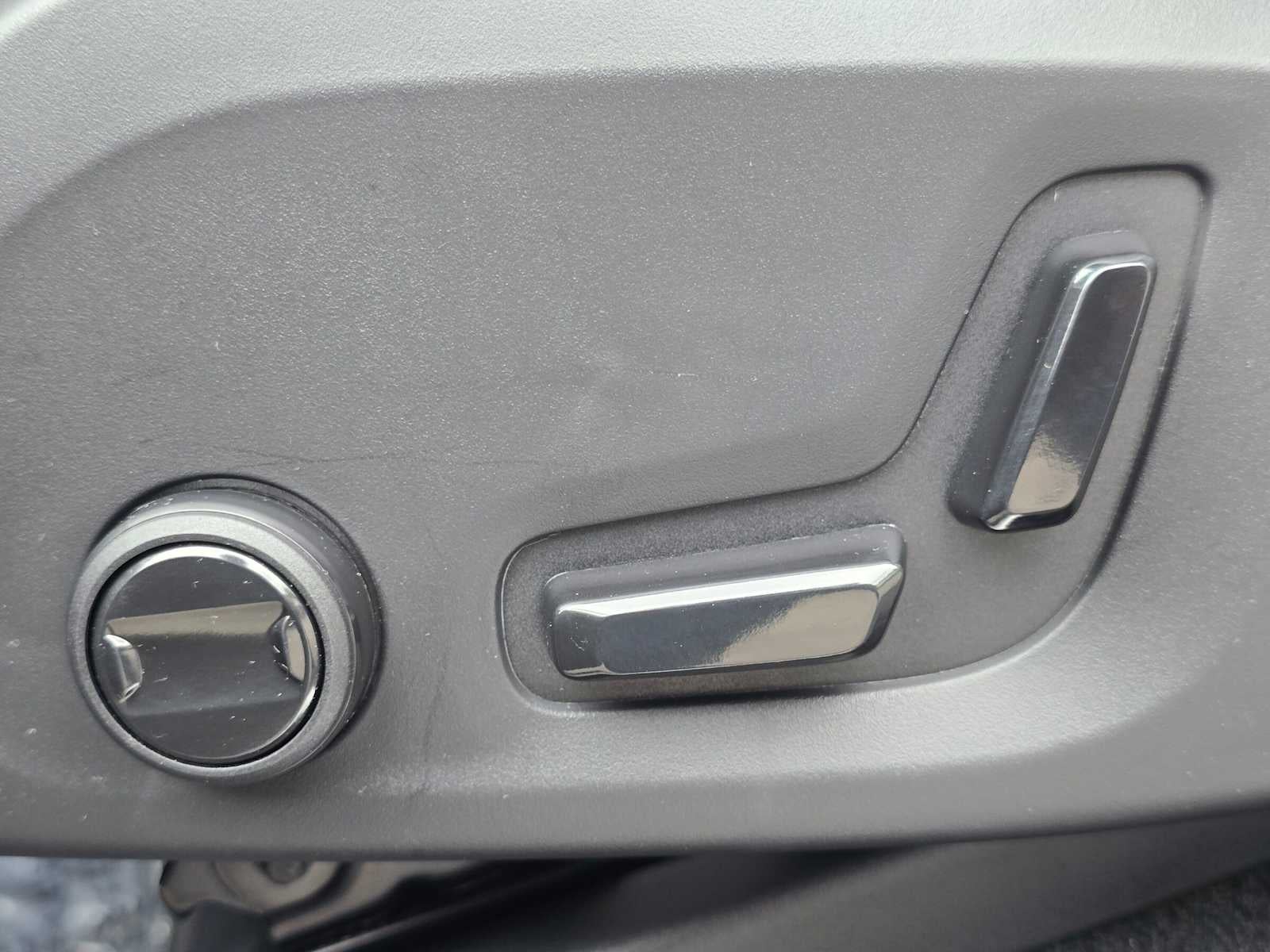 2023 Volvo XC90 Recharge Plug-In Hybrid Plus Dark Theme