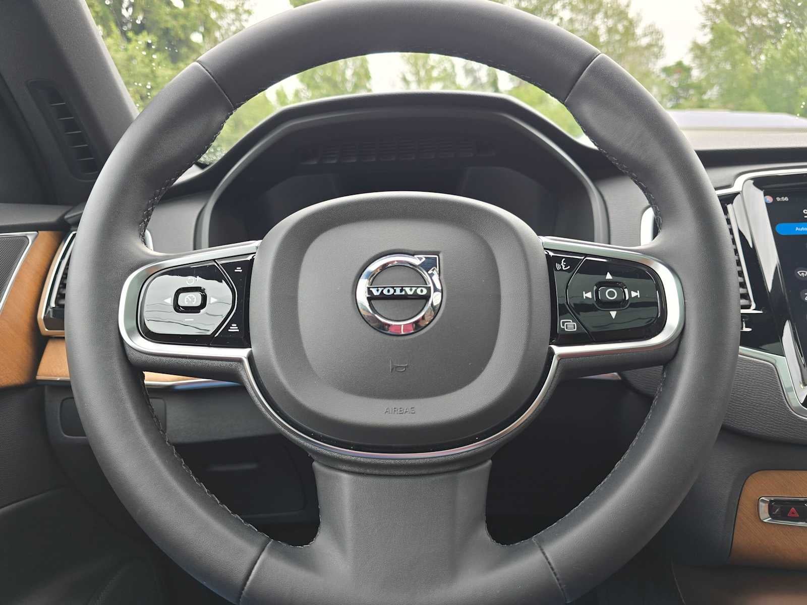 2023 Volvo XC90 Recharge Plug-In Hybrid Plus Dark Theme