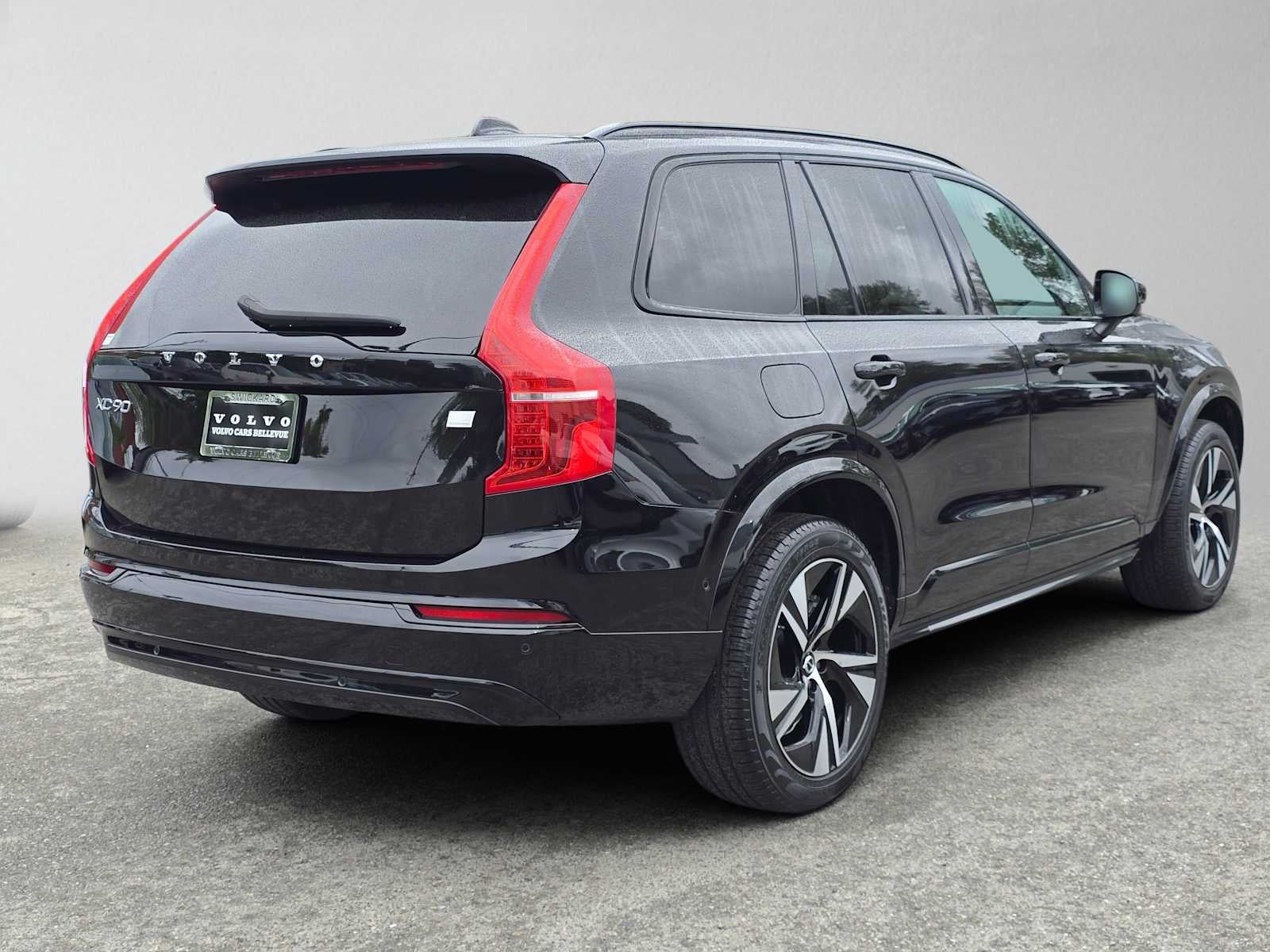 2023 Volvo XC90 Recharge Plug-In Hybrid Plus Dark Theme