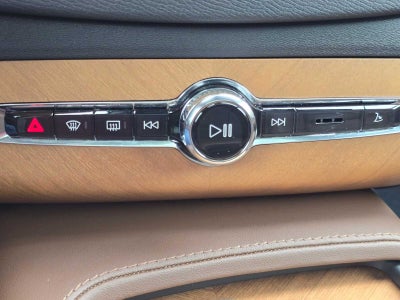 2023 Volvo XC90 Recharge Plug-In Hybrid Plus Dark Theme