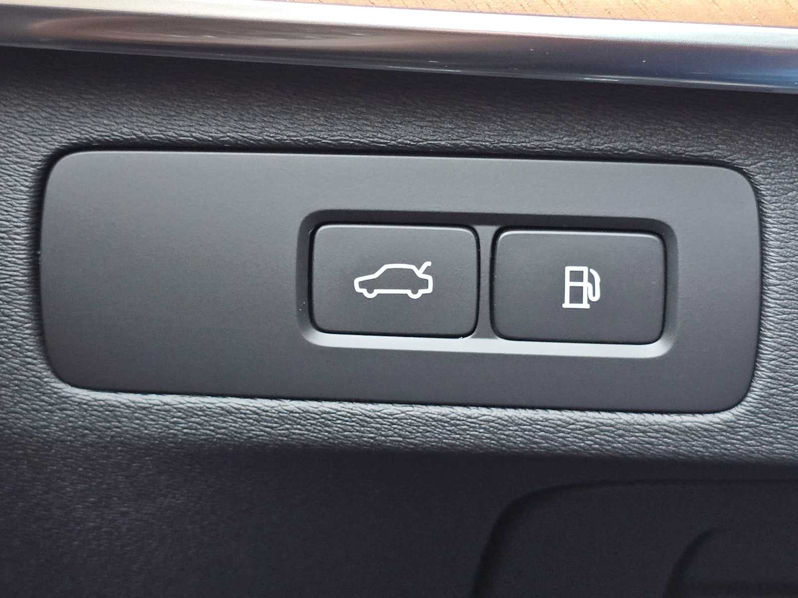 2023 Volvo XC90 Recharge Plug-In Hybrid Plus Dark Theme