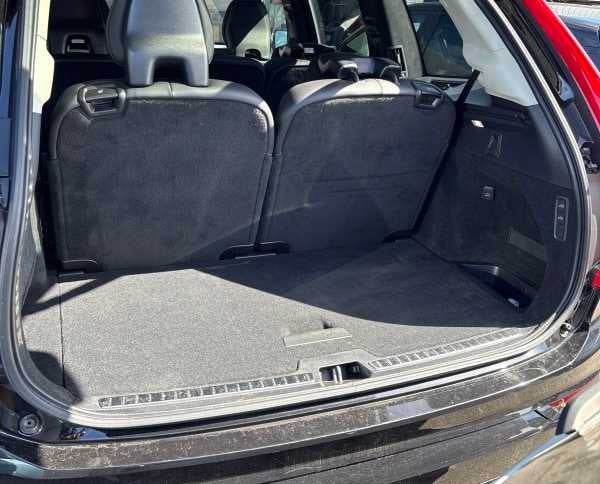 2023 Volvo XC90 Recharge Plug-In Hybrid Ultimate Dark Theme