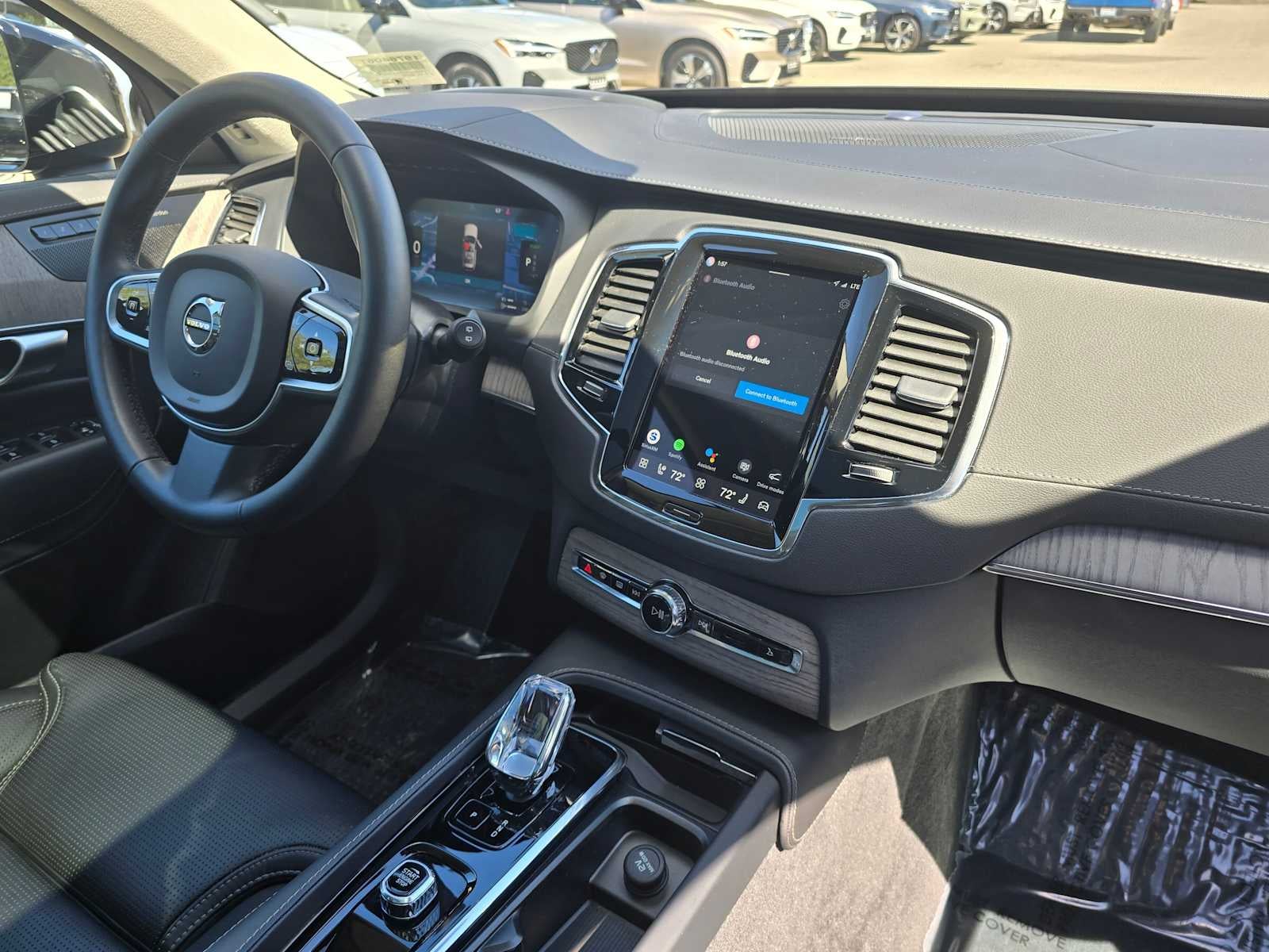 2023 Volvo XC90 Recharge Plug-In Hybrid Ultimate Dark Theme