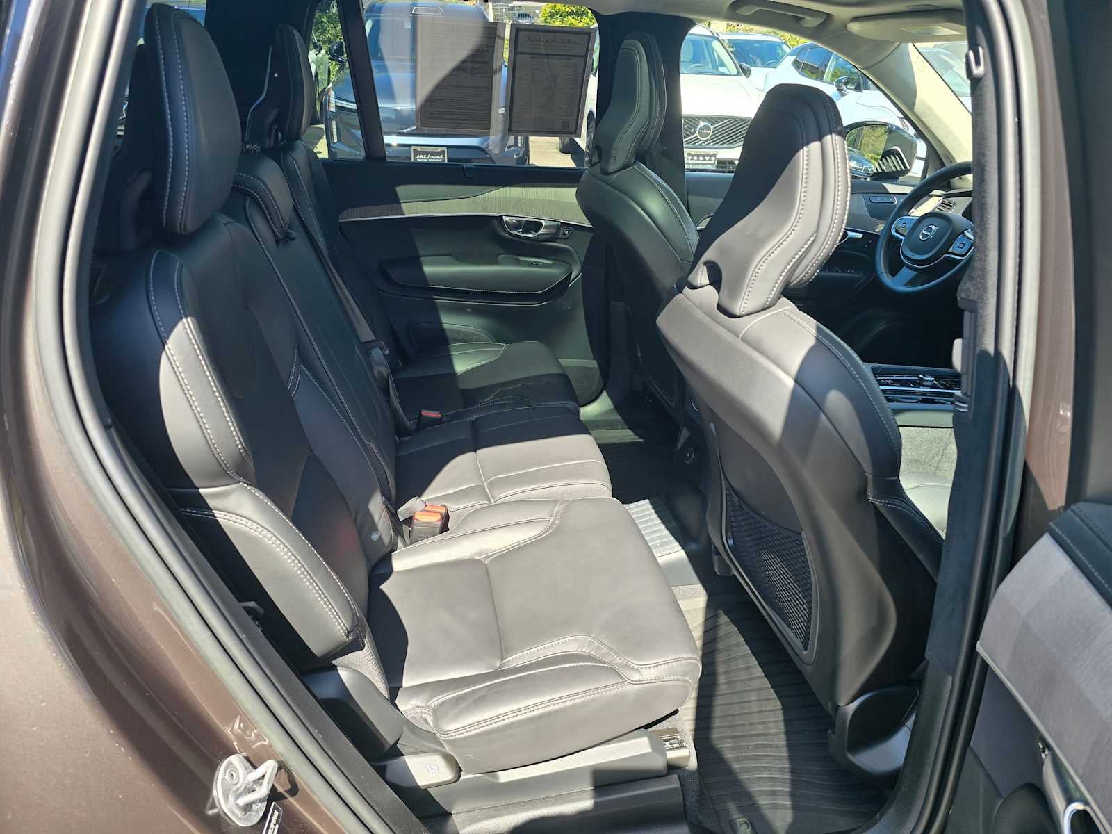 2023 Volvo XC90 Recharge Plug-In Hybrid Ultimate Dark Theme
