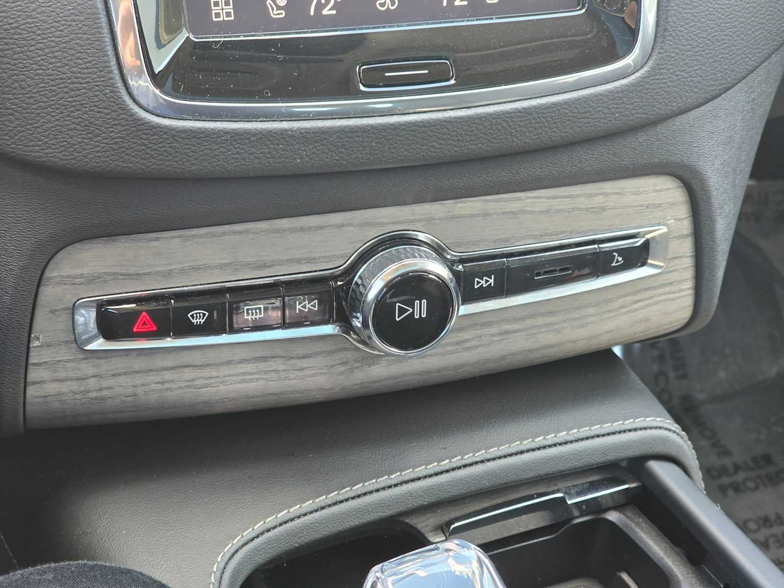 2023 Volvo XC90 Recharge Plug-In Hybrid Ultimate Dark Theme