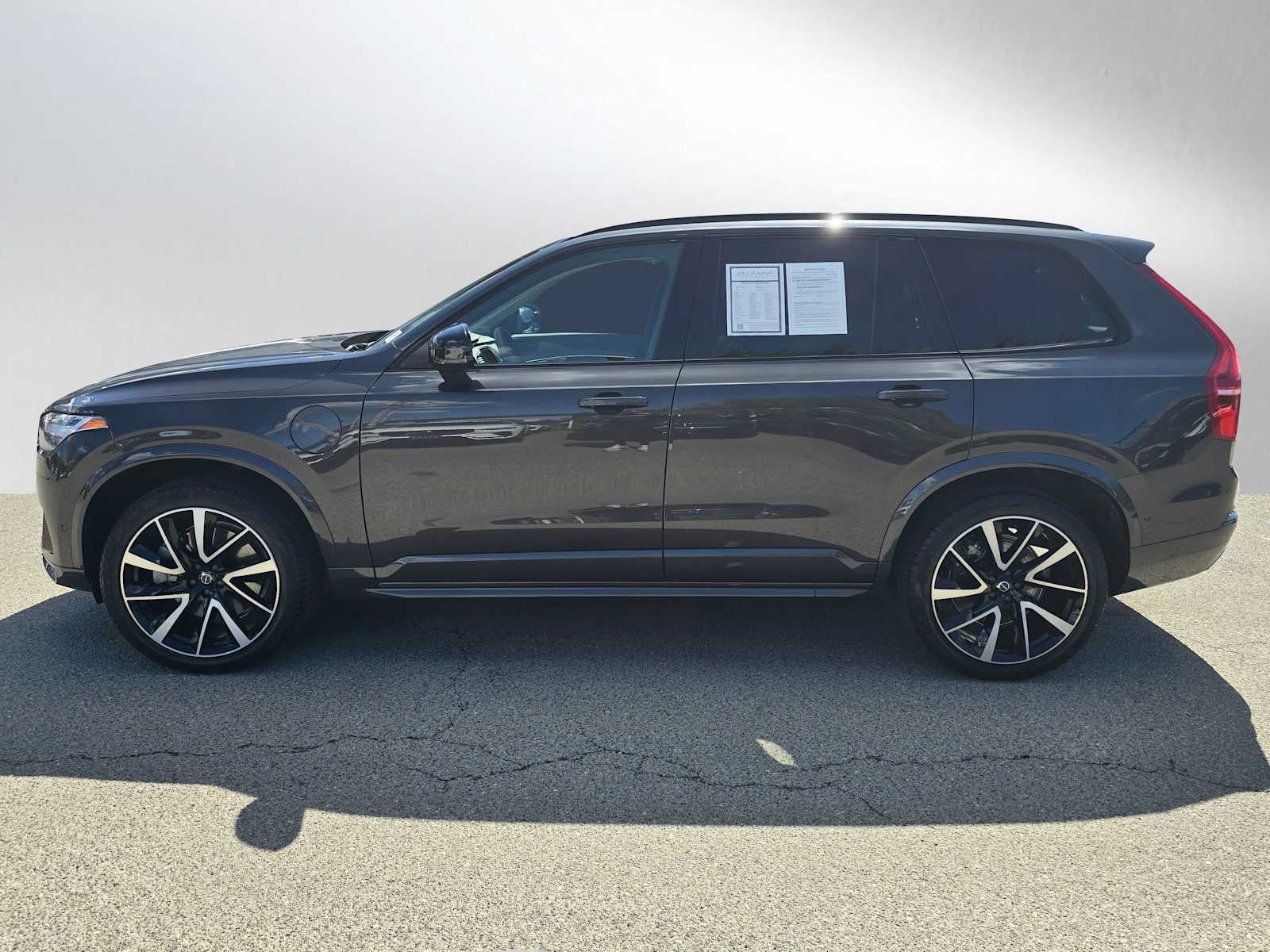 2023 Volvo XC90 Recharge Plug-In Hybrid Ultimate Dark Theme