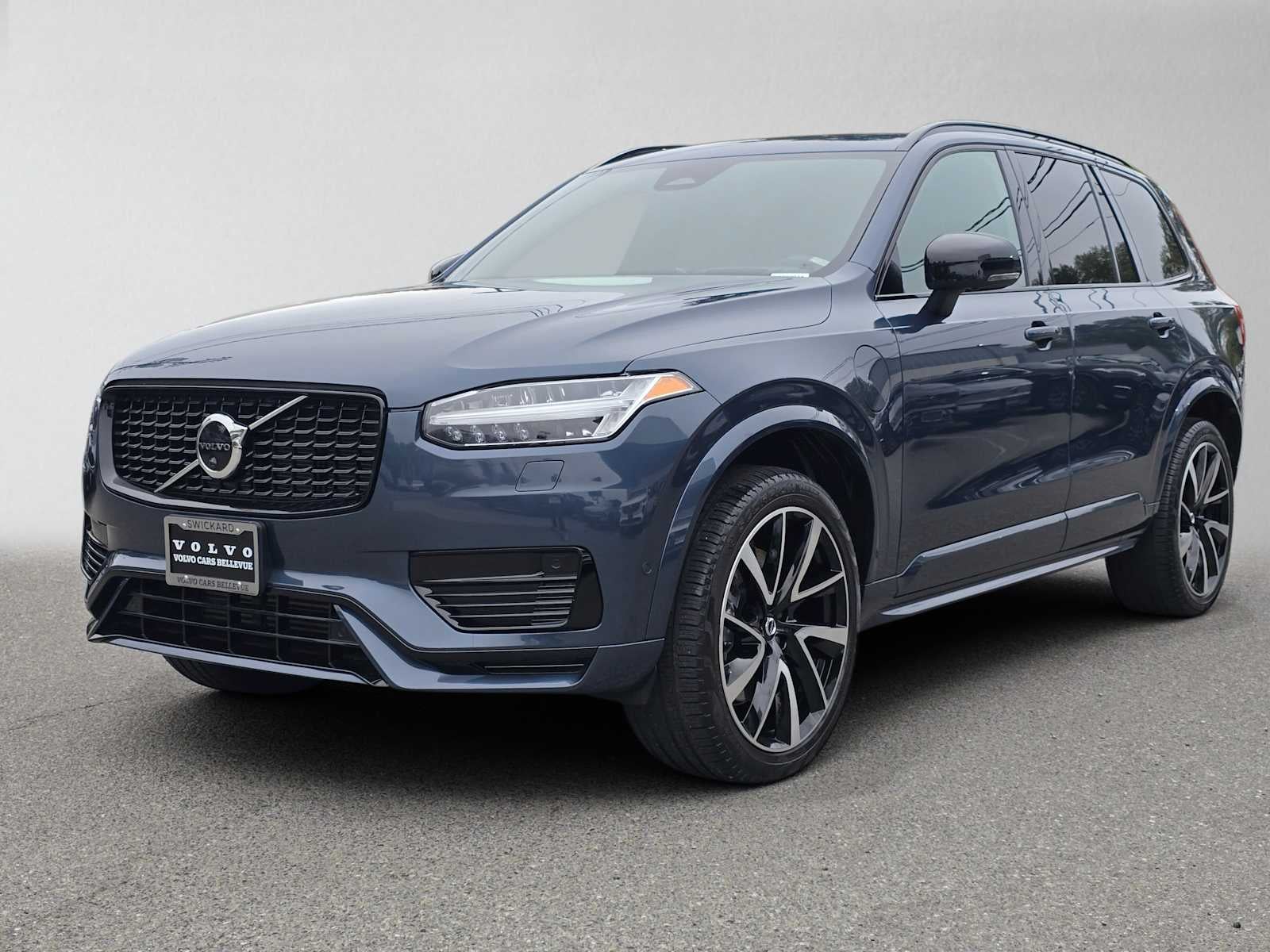 2023 Volvo XC90 Recharge Plug-In Hybrid Ultimate Dark Theme