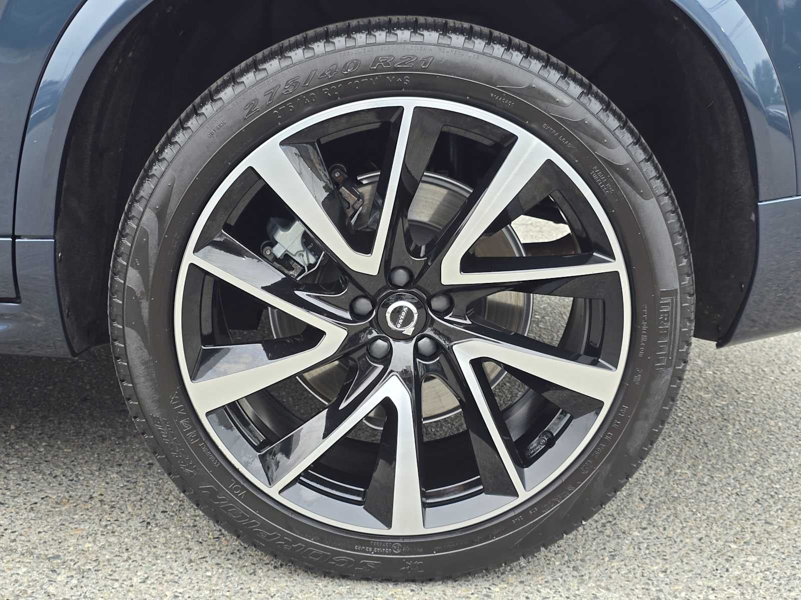 2023 Volvo XC90 Recharge Plug-In Hybrid Ultimate Dark Theme