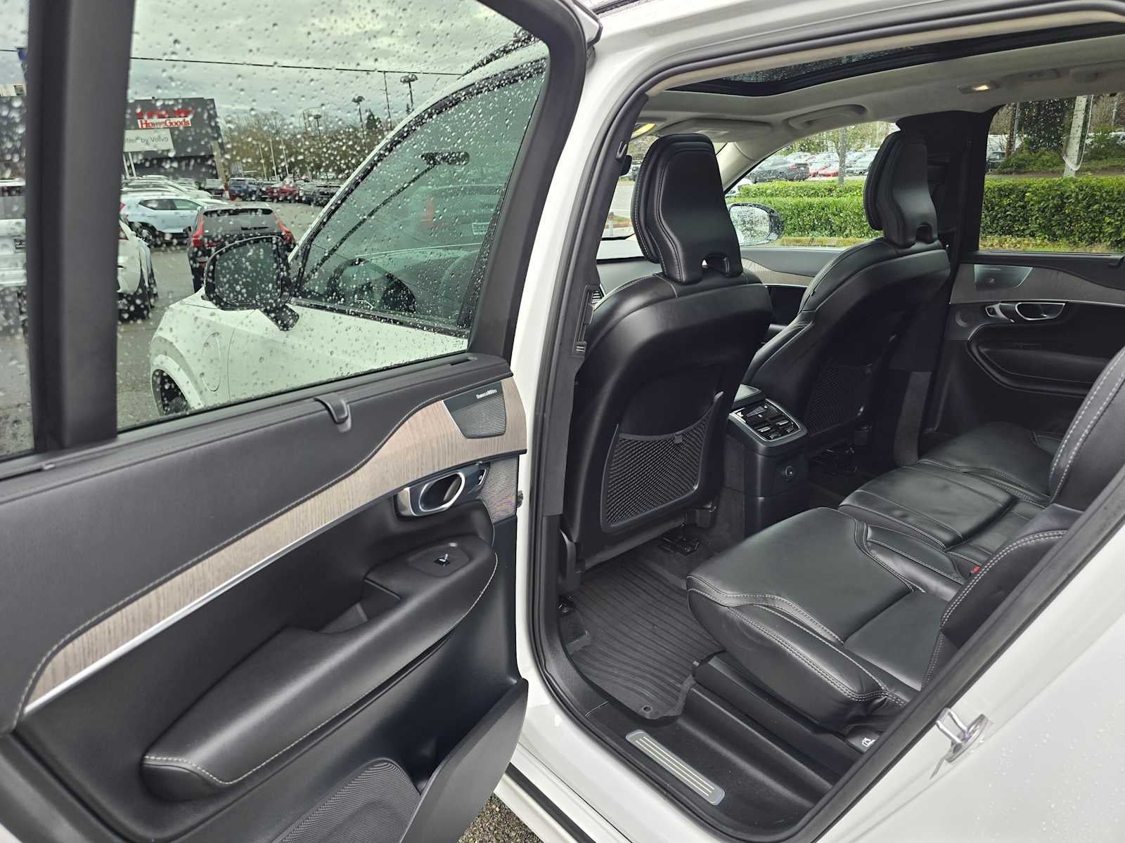 2023 Volvo XC90 Recharge Plug-In Hybrid Ultimate Dark Theme