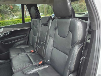 2023 Volvo XC90 Recharge Plug-In Hybrid Ultimate Dark Theme