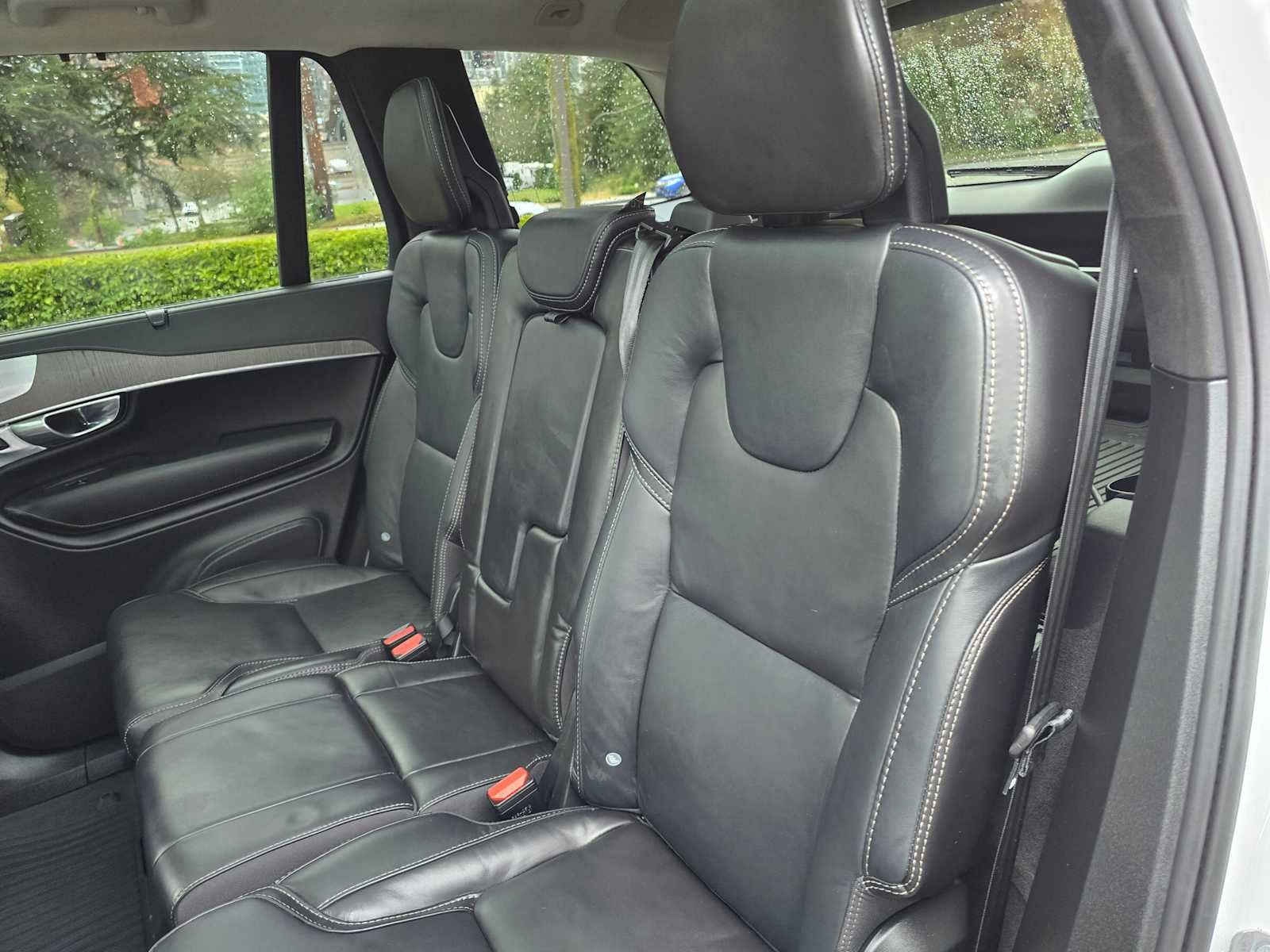 2023 Volvo XC90 Recharge Plug-In Hybrid Ultimate Dark Theme