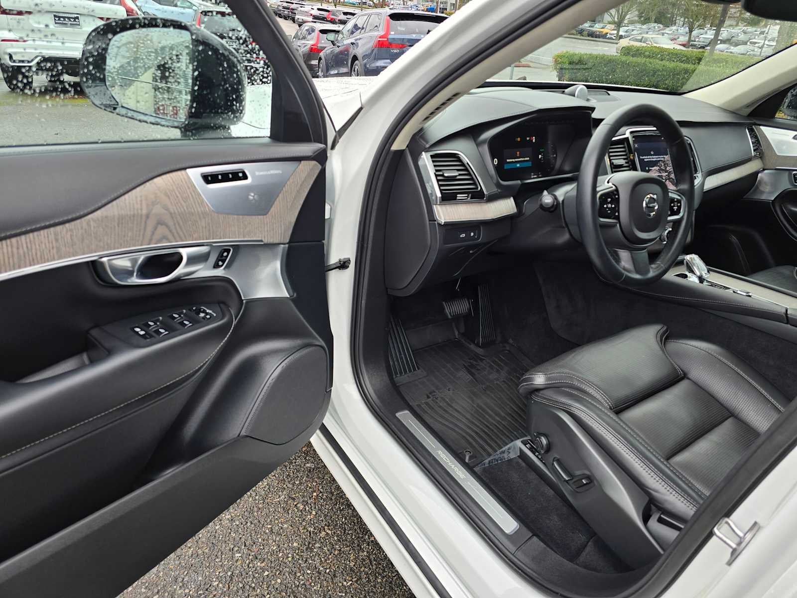 2023 Volvo XC90 Recharge Plug-In Hybrid Ultimate Dark Theme